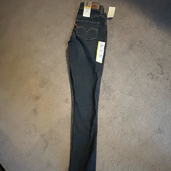 NWT Levi’s Women’s skinny jeans. Size 1 Short. - Picture 3 of 4